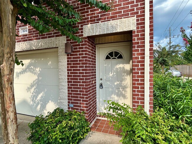 Foto del edificio - 3501 Link Valley Dr.