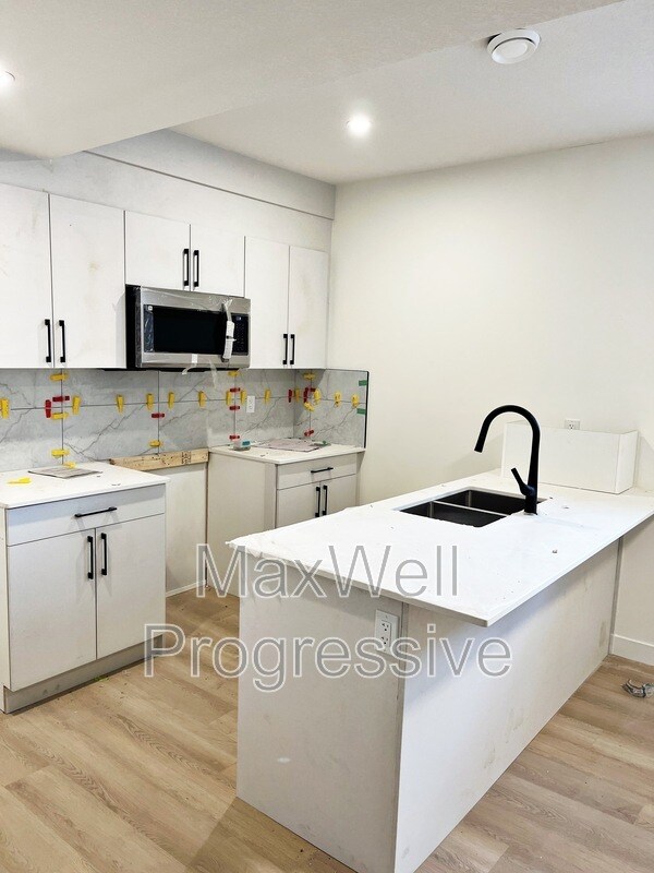 Photo du bâtiment - 14504-14595 95 Ave NW