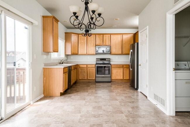 Building Photo - Spacious 3BR Home with Loft & Deck – 15 Mi...