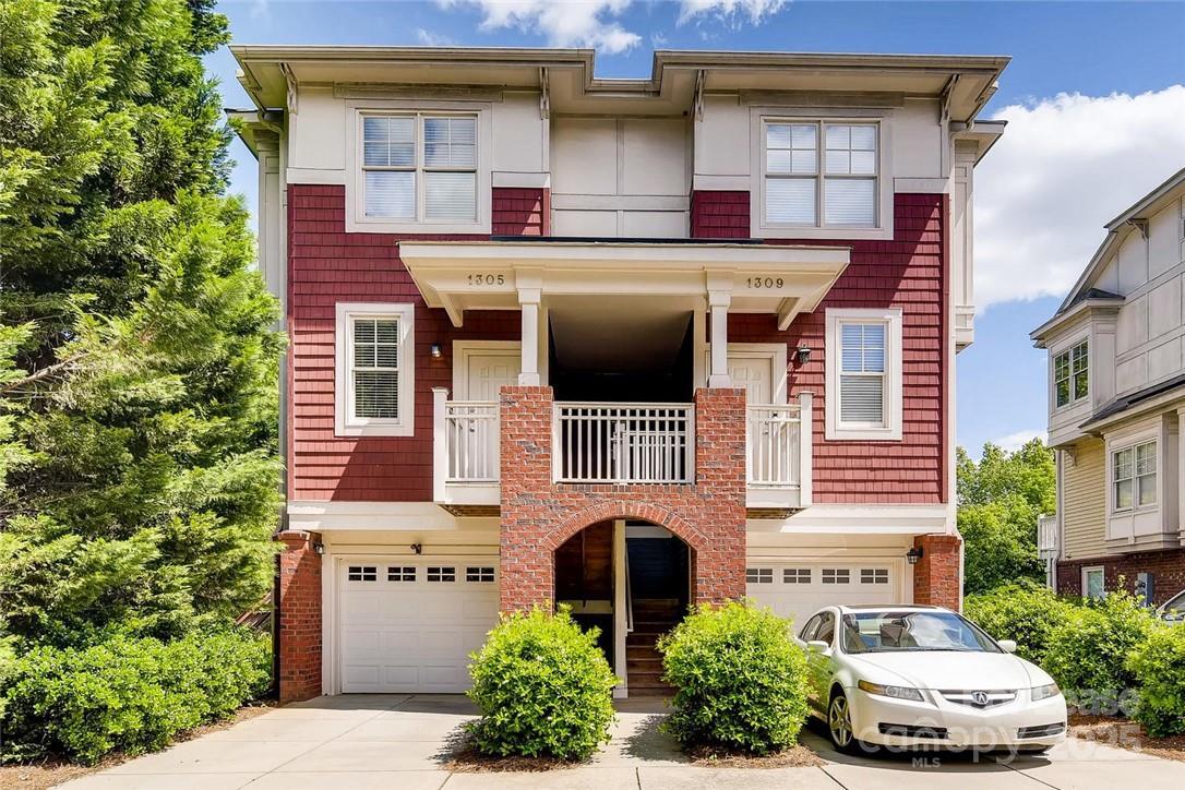 Foto principal - 1305 Summit Greenway Court