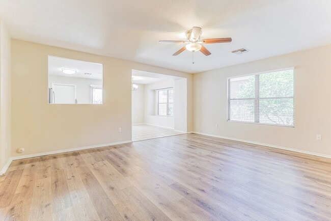 Building Photo - 120 S Valle Verde