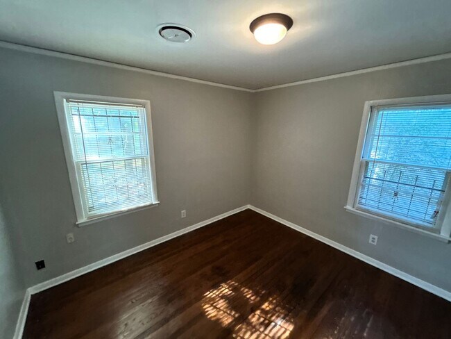 Building Photo - 1755 Cornelia Ln