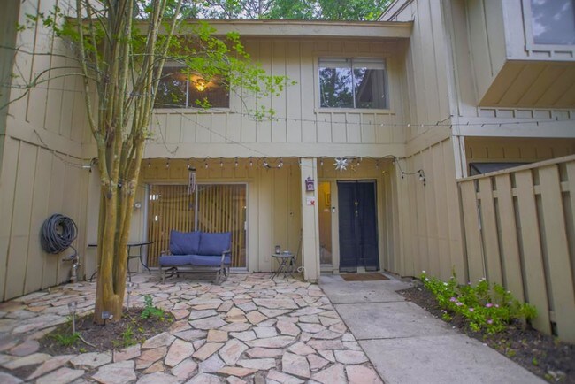 Building Photo - 2425 W Settler's Way