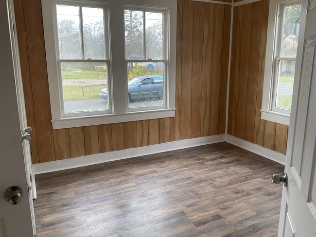 Foto del edificio - 4305 Byron Ave