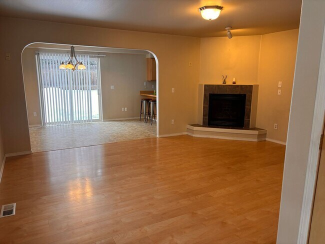 Foto del edificio - Beautiful and spacious East Anchorage home