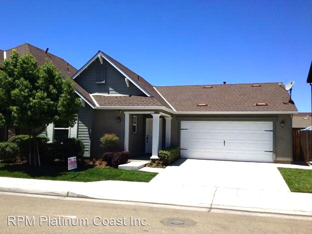 Primary Photo - 3 br, 2 bath House - 558 S. Renn Ave.