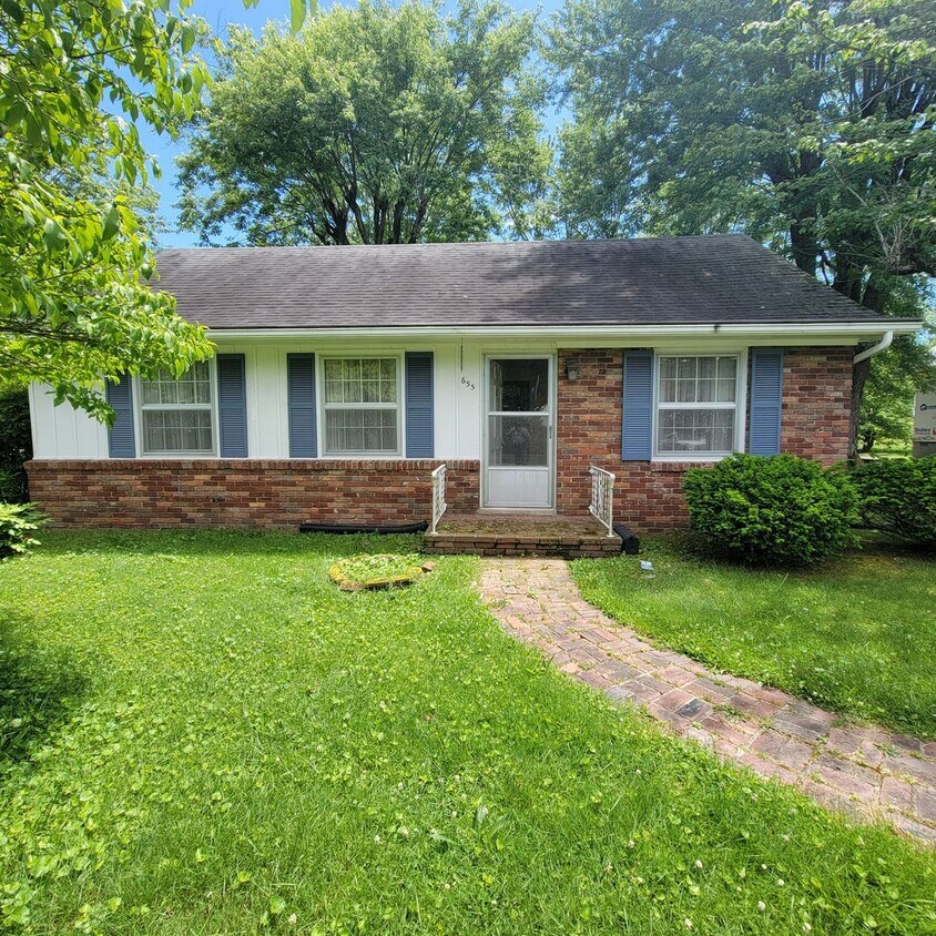 Primary Photo - 3/1 House with Storage Garage-Cookeville C...