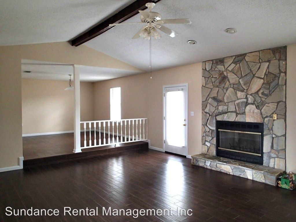 Primary Photo - 573 E Timberlake Dr