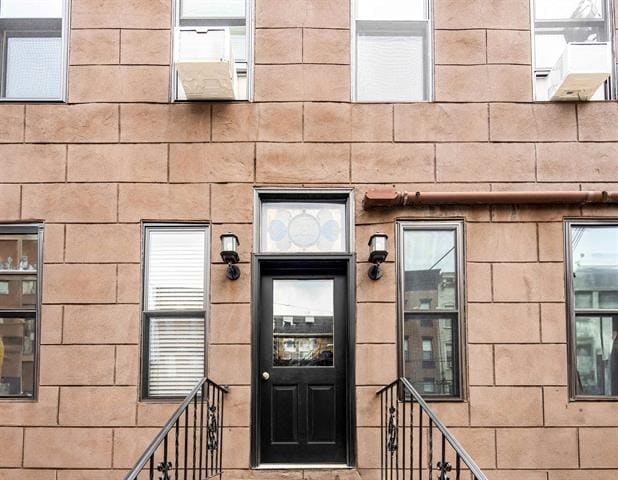 Building Photo - 131 Madison St