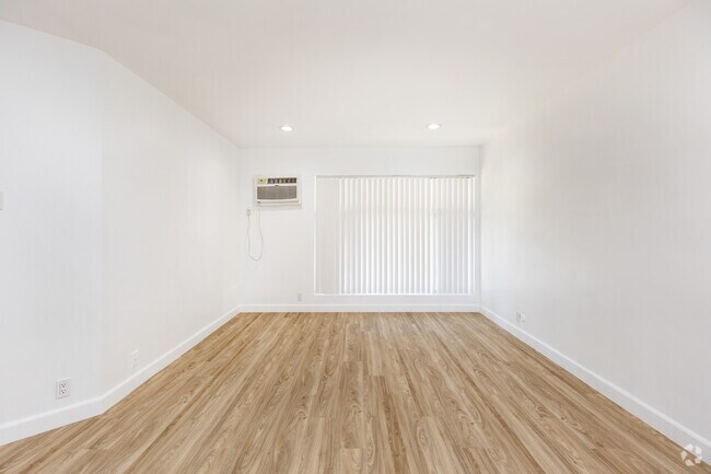 1BR, 1BA - 785SF - Sungate Apartments