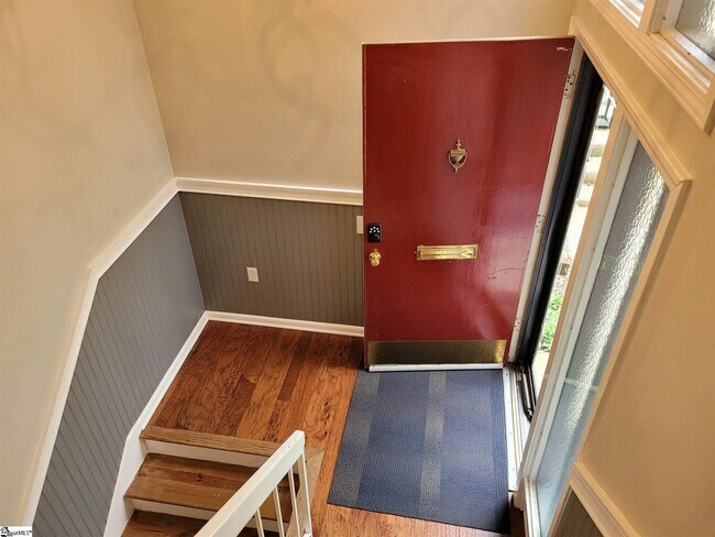 Building Photo - 83 Briarview Cir