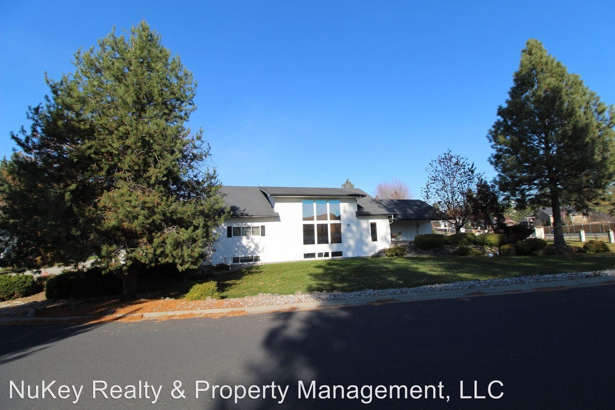 511 E Cooper Ln, Colbert, WA 99005 Room for Rent in Colbert, WA