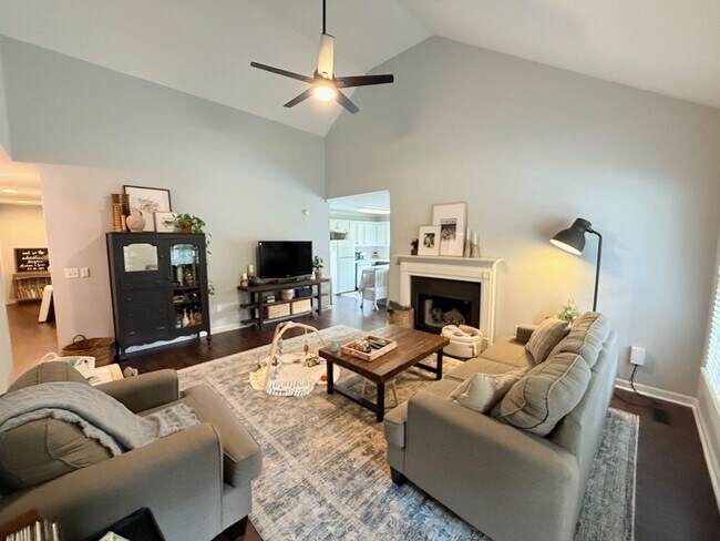 Foto del edificio - Handsome East Side Home