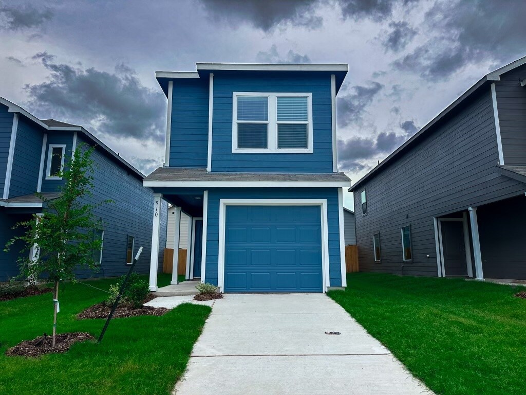 Foto principal - 910 Sandhill Crane Ln