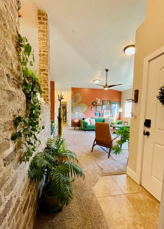 Foto del edificio - 3661 E Rock Creek Rd