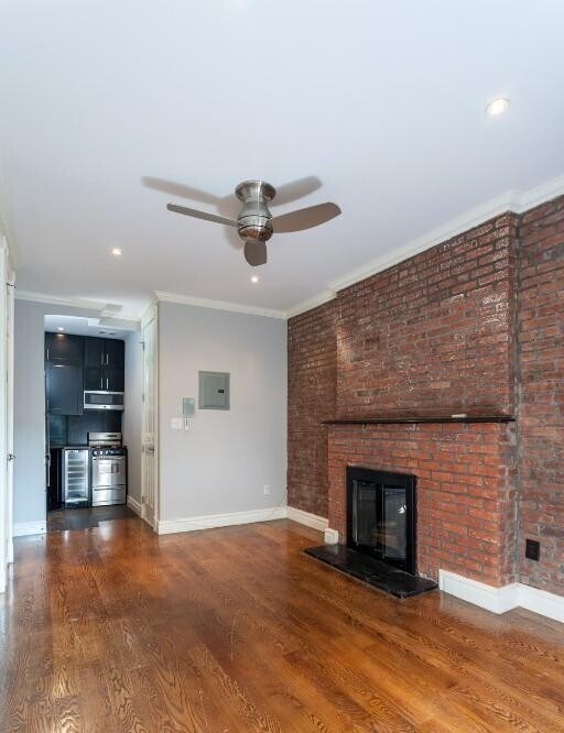 Building Photo - 562 Hudson St