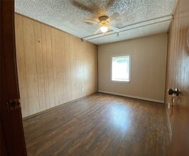 Building Photo - 519 10th Ave N