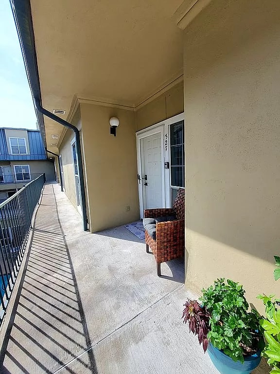 Building Photo - 921 Marine Dr