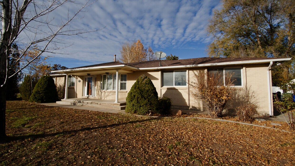 Foto principal - 2455 S Bluff Rd