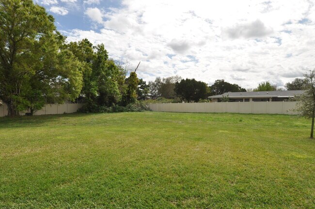 Foto del edificio - 1542 Killian Dr