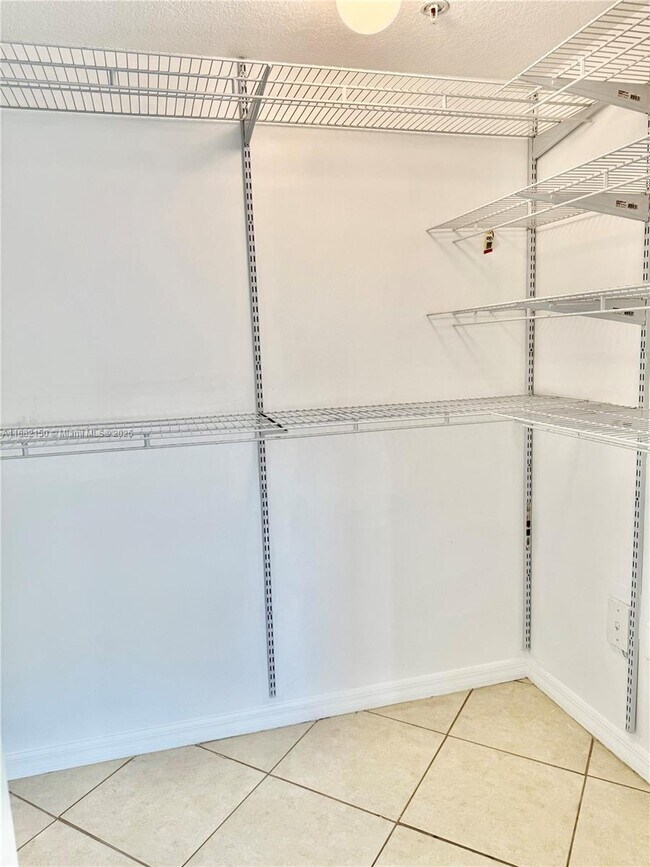 Foto del edificio - 2630 SW 28th St