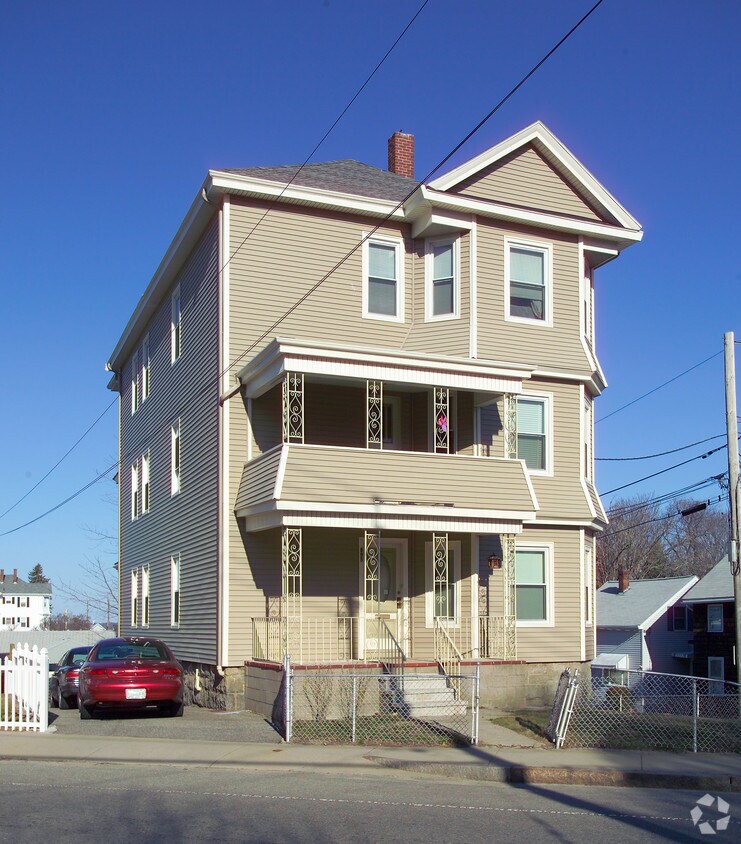 Building Photo - 895 Bay St