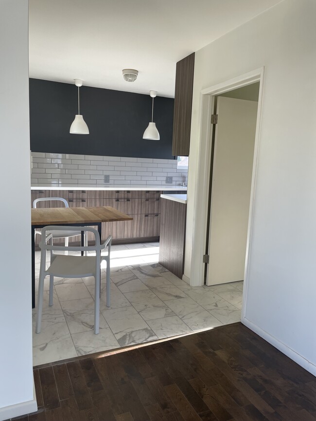 Kitchen and sitting area - 609 N Mariposa Ave