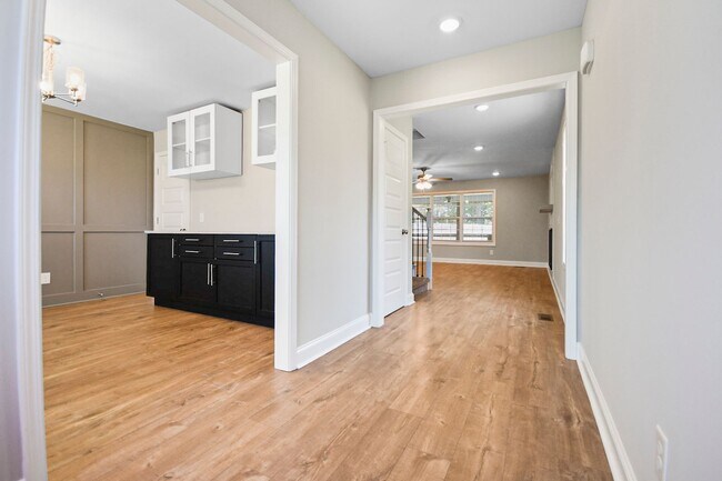 Building Photo - Pet Friendly Four Bedroom!