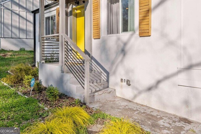 Building Photo - 511 Pelton Pl NW