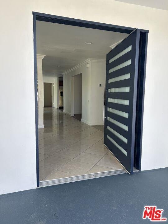 Foto del edificio - 18202 Lake Encino Drive, Los Angeles, CA 9...