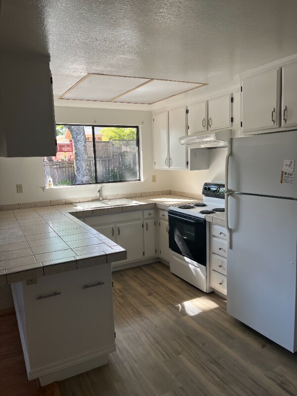 Foto del edificio - 345 Sky Oaks Dr