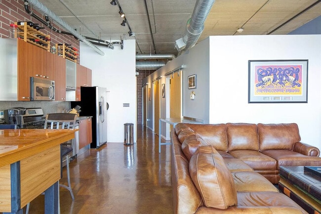 Photo - 322 E Liberty St Apartment