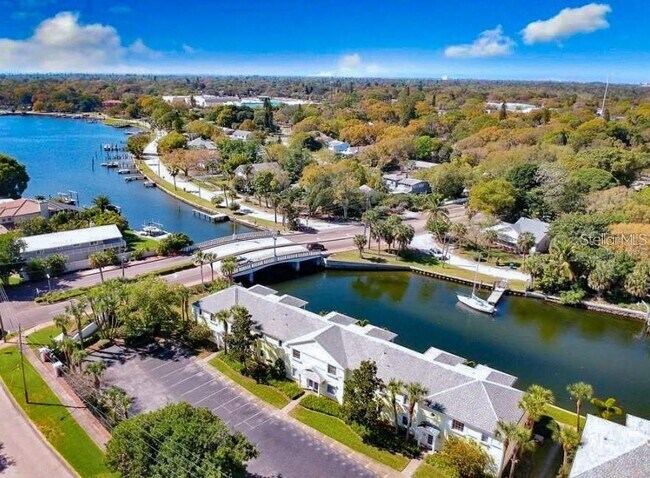 Foto del edificio - 3889 Pompano Dr SE