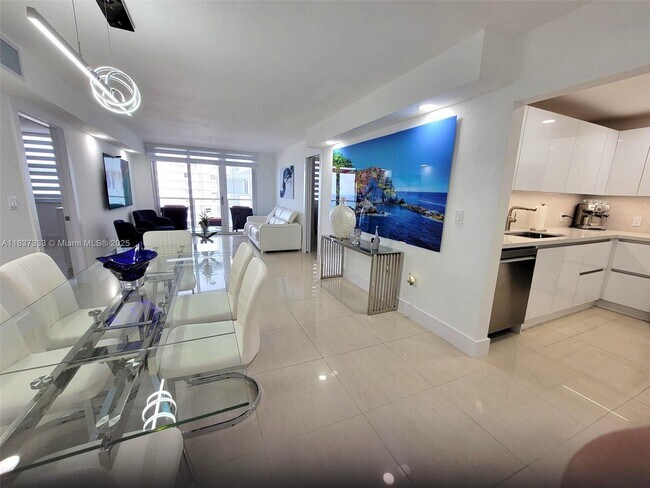 Foto del edificio - 5701 Collins Ave