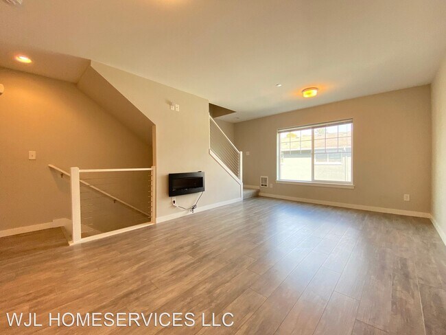 Building Photo - 2 br, 1.5 bath House - 2726 S Andover St