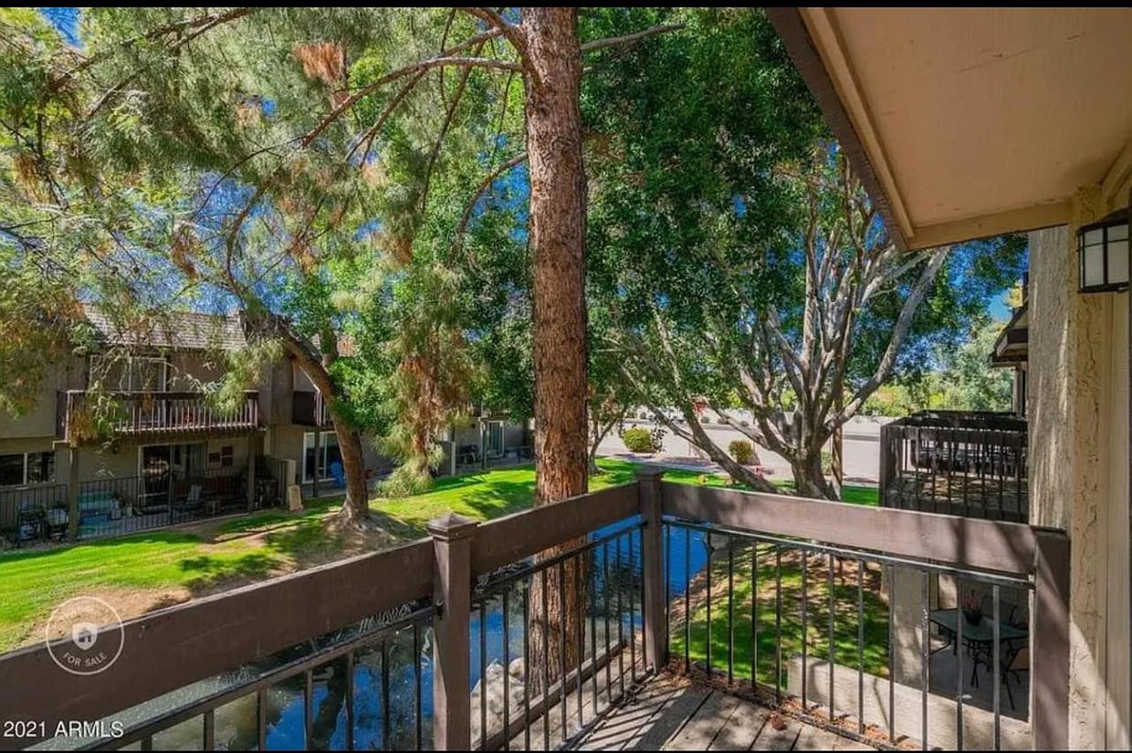 Foto principal - Stunning 3 bedroom, 2.5 bathroom Townhome ...