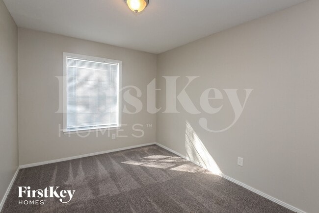 Building Photo - 1546 Willowbrook St