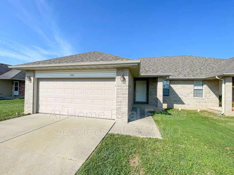 Foto principal - 1145 N Northwood Ave