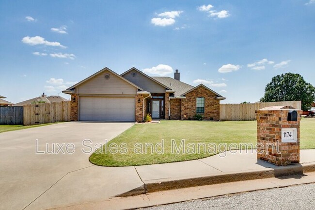 Photo - 1174 Misty Ln NW House