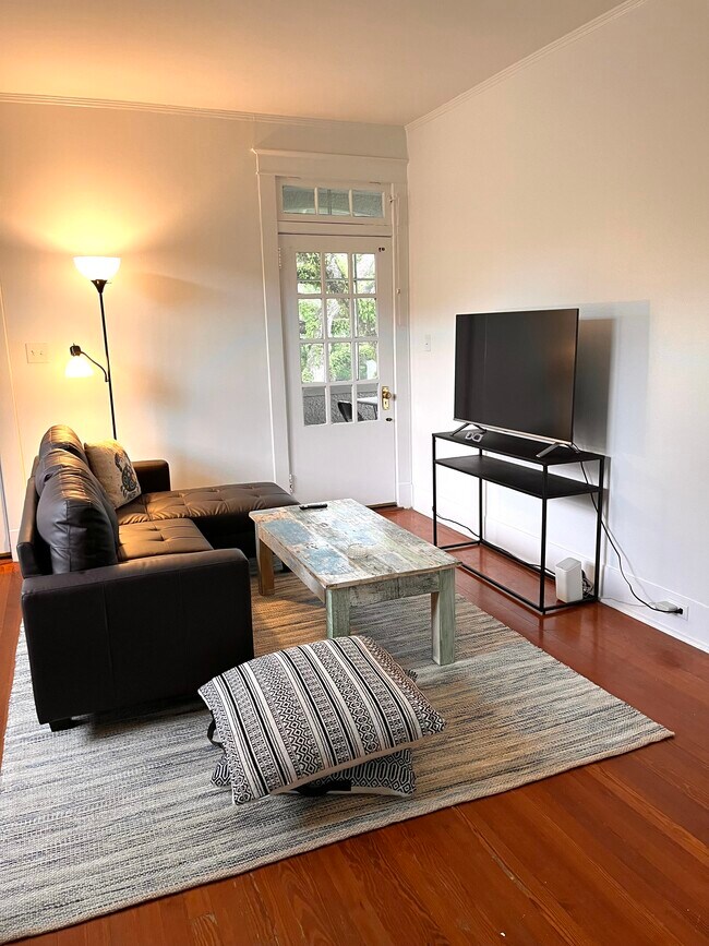 Furnished living room (2902) - 2900 Palmer Ave