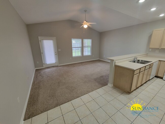 Building Photo - Great 2 Bedroom Unit in Santa Rosa!
