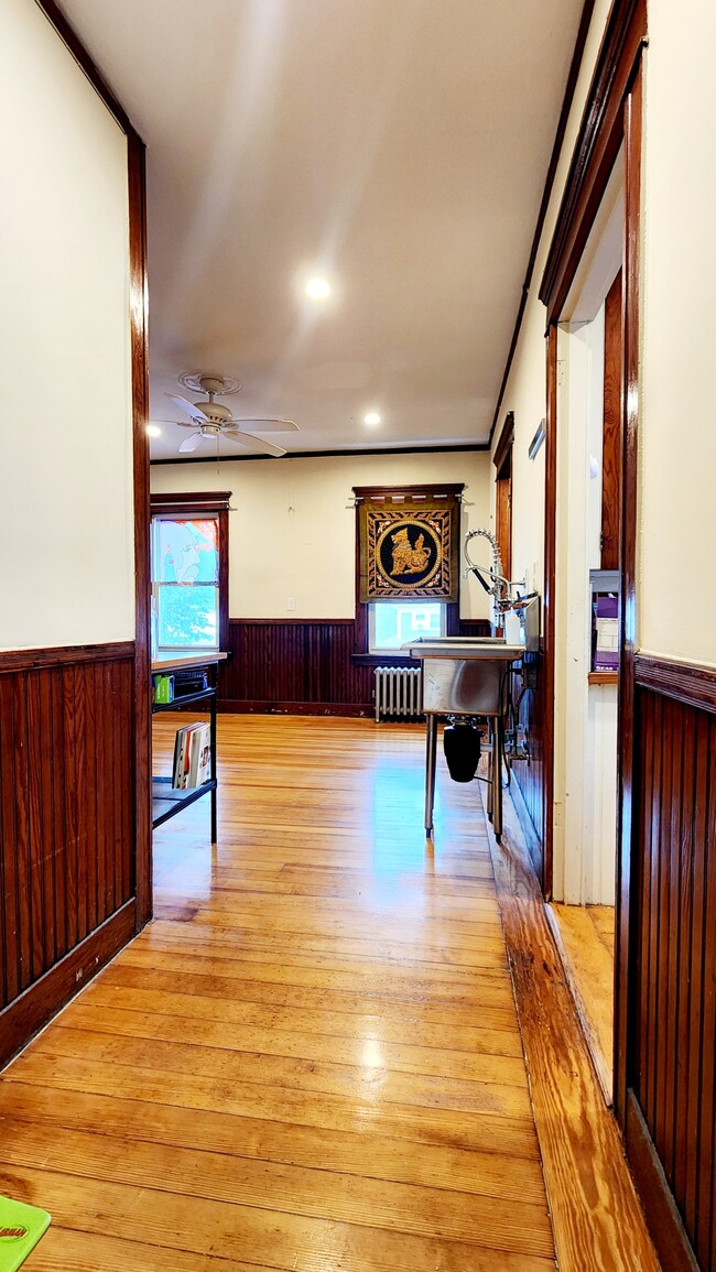 Building Photo - 108 Hillside Ave