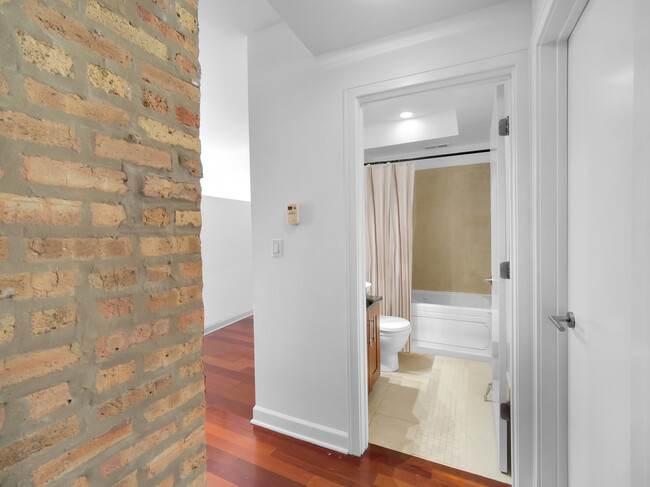 Foto del edificio - 3756 N Bernard St
