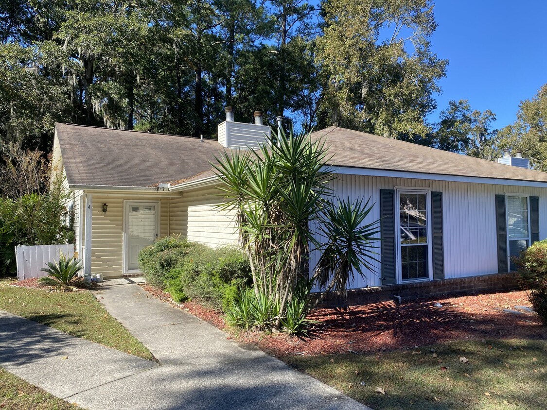 Foto principal - 1401 King George Blvd