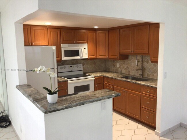 Building Photo - 402 Flanders I