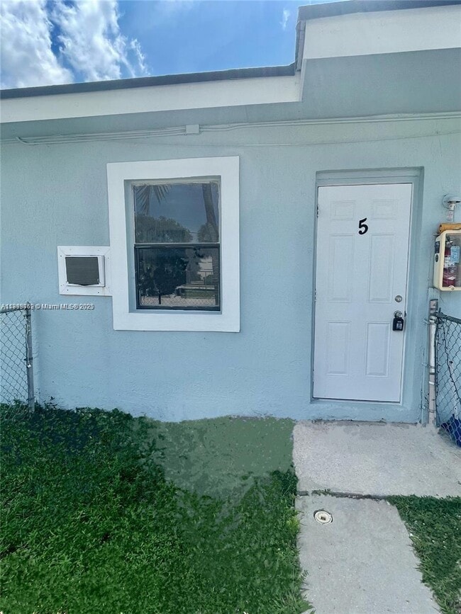 Building Photo - 4404 SW 22nd St