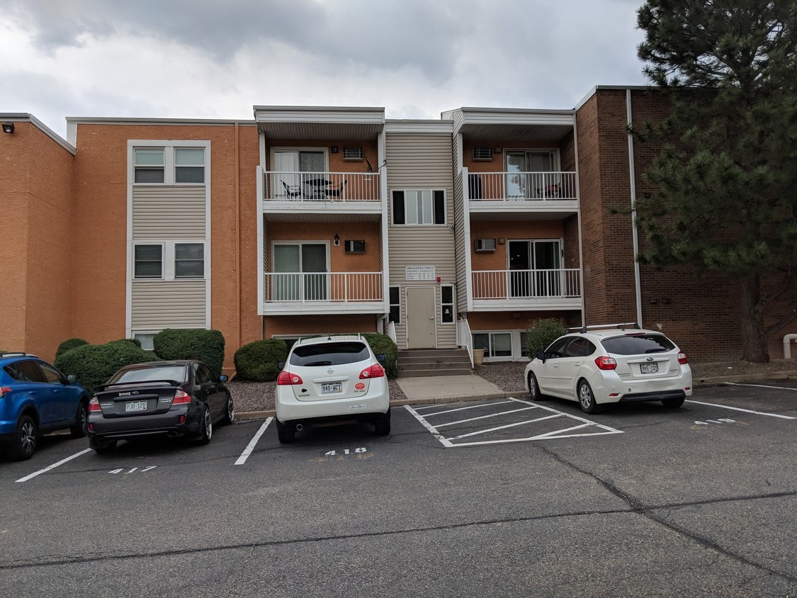 Building - 1400 Golden Cir