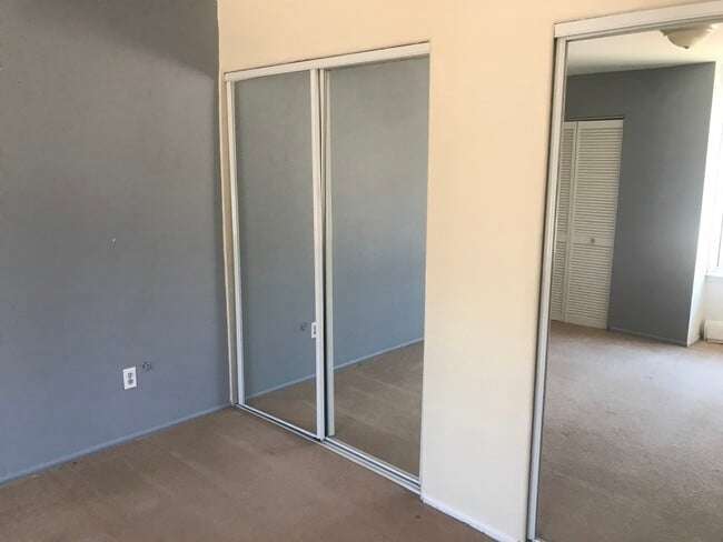 Building Photo - Brown Street Apartments - 10 Min from UofM