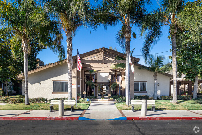 Oak Terrace Senior - Entrada de la oficina principal - Oak Terrace Senior Apts