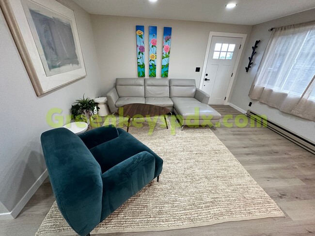 Building Photo - Updated 2-Bedroom Unit on one level that i...